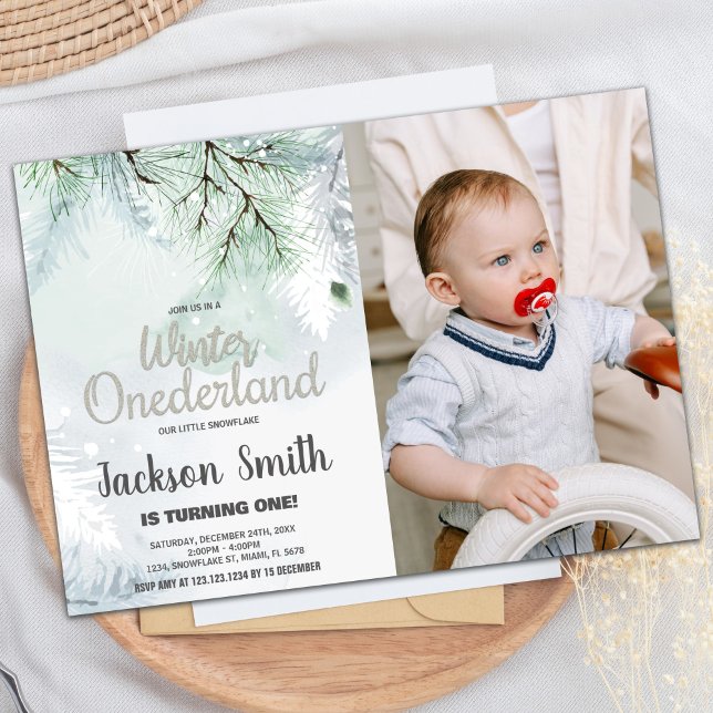 Invitaciones de cumpleaños de invierno en ONEderla (Winter ONEderland Birthday Invitations Pine Photo)