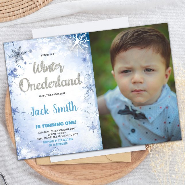 Invitaciones de cumpleaños de invierno Foto de pla (Winter Birthday Invitations Blue Silver Photo)