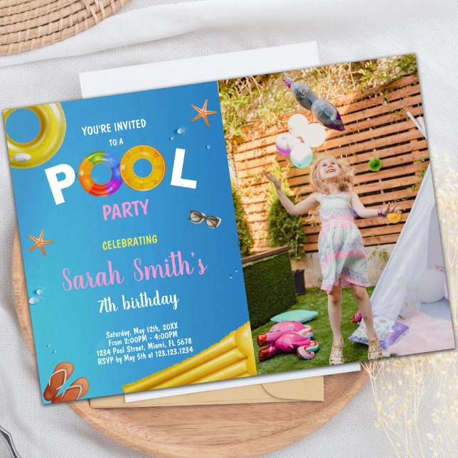 Invitaciones de cumpleaños de la piscina azul amar (Yellow Blue Pool Birthday Invitations with photo)