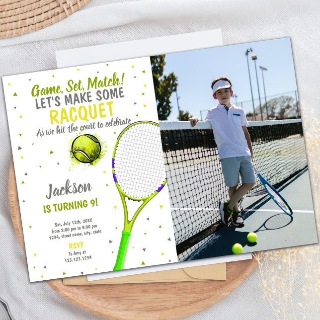 Invitaciones de cumpleaños de tenis con foto (Gray Light Green Tennis Birthday Invitations photo)