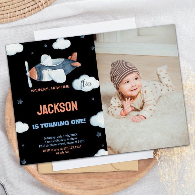 Invitaciones de cumpleaños del avión Black Brown W (Airplane Birthday Invitations Black Brown W Photo)