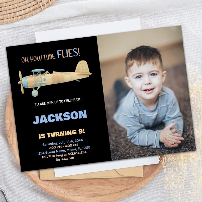 Invitaciones de cumpleaños del avión Negro con fot (Airplane Birthday Invitations Black with photo)