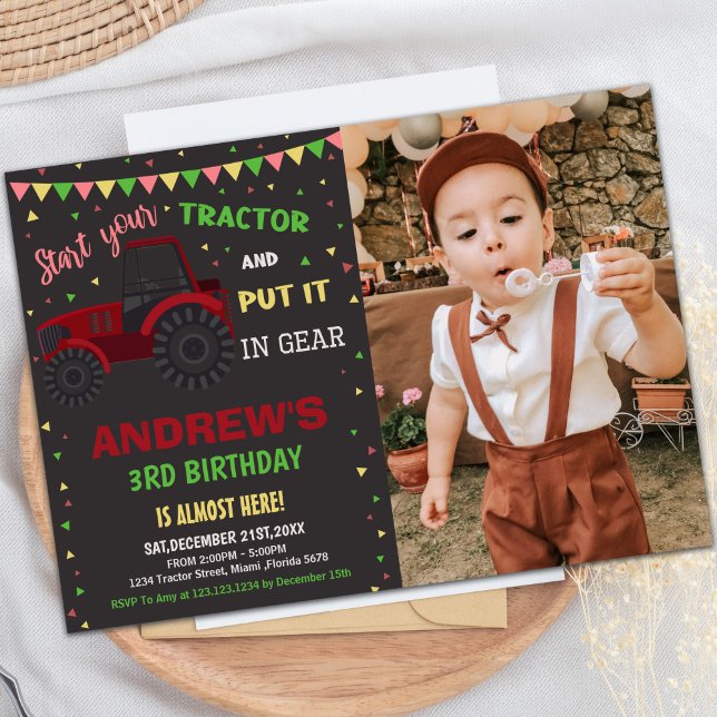 Invitaciones de cumpleaños del Tractor Negro Rojo  (Red Black Tractor Birthday Invitations with photo)