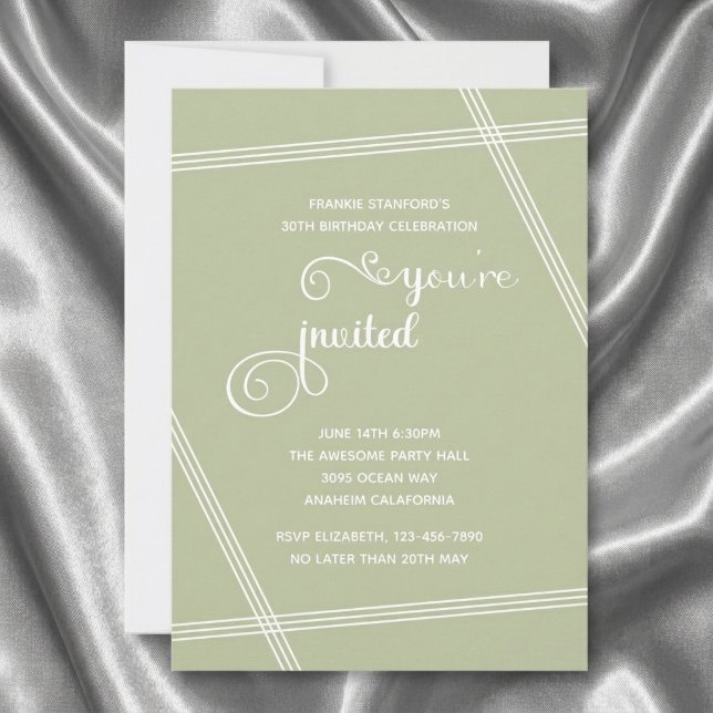 Invitaciones de cumpleaños elegantes y modernas pa (Sage Green 30th birthday invitation. Grey silk background.)