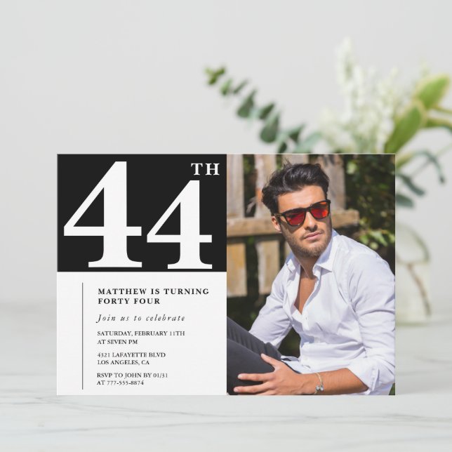 Invitaciones de cumpleaños número 44 en blanco y n (Anverso de pie)
