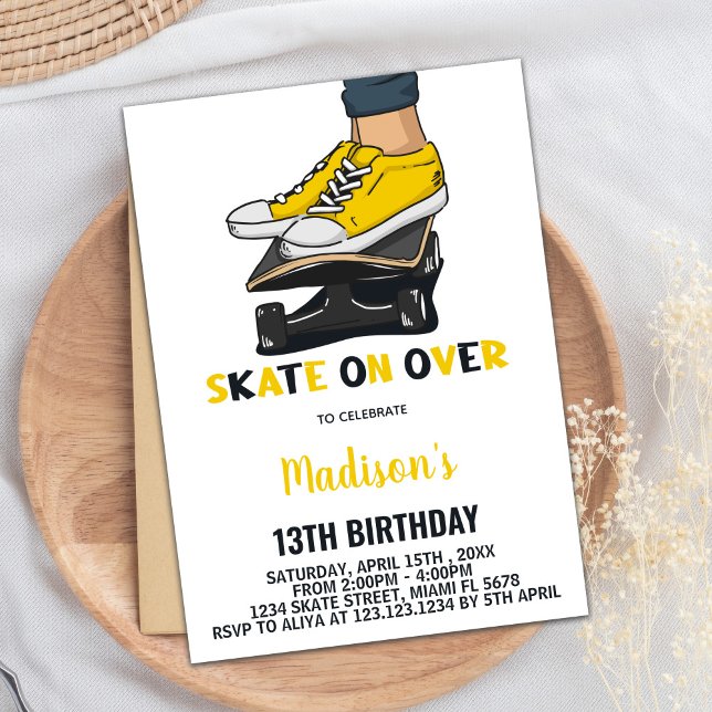 Invitaciones de cumpleaños para los patinetas amar (Yellow Black Skateboards Birthday Invitations)