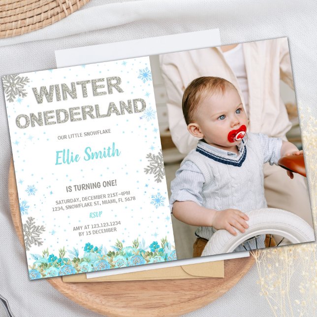 Invitaciones de la fiesta de invierno en el person (Green Floral Winter ONEderland Invitations photo)