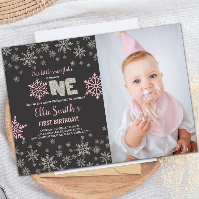 Invitaciones de la fiesta de invierno en el person (Pink Photo Glitter Onederland Birthday Invitations)