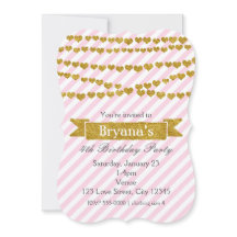 Invitaciones de rayas rosadas y blancas con corazo