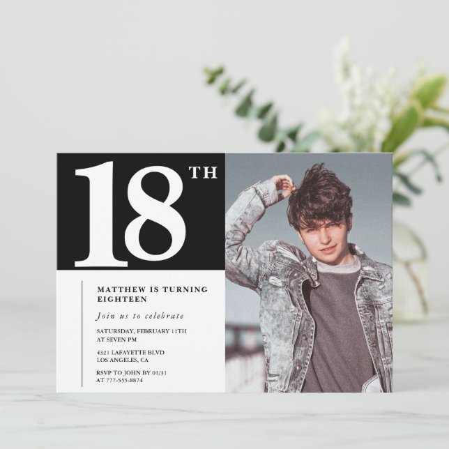 Invitaciones negras modernas y chic para cumpleaño (Anverso de pie)