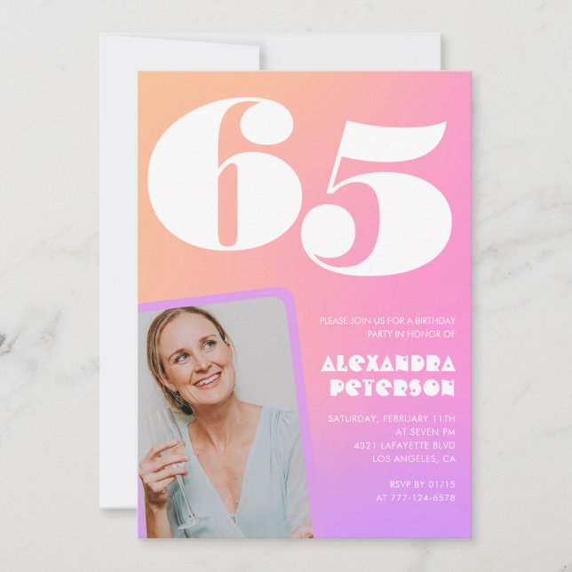 Invitaciones rosadas de cumpleaños 65 para su foto (Anverso)
