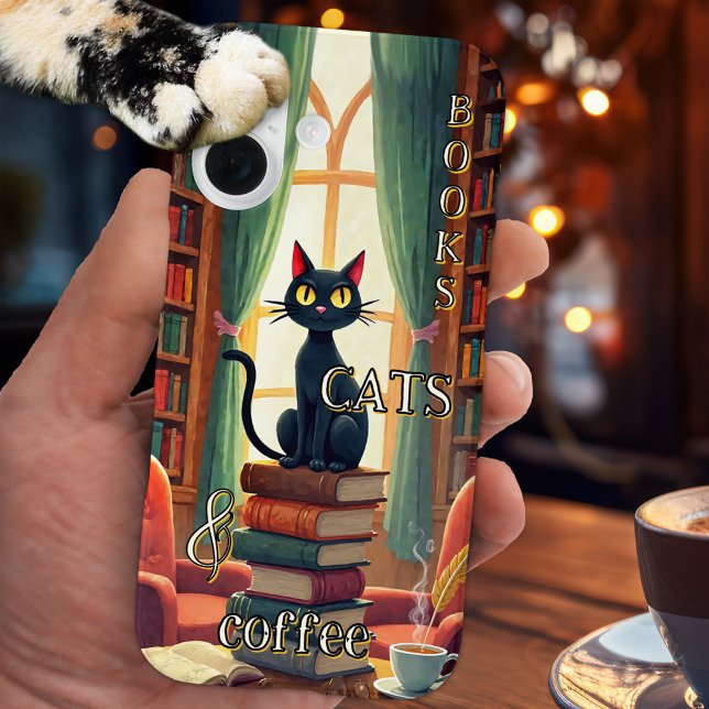 iPhone 16 Funda de teléfono de Libros Gatos y Café (Cute phone case featuring a painting of a black cat on a pile of books - with coffee)