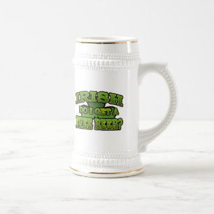 Irlandés consigo una taza de cerveza libre