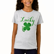 Irlandés superior del chica de la CAMISETA del DÍA