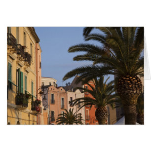 Italia, Cerdeña, Cagliari. Edificios y palmeras