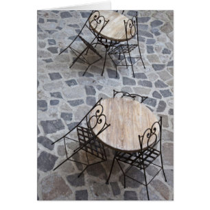 Italia, Cerdeña, Castelsardo. Mesas de café.