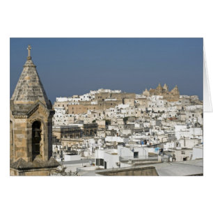 Italia, Ostuni, vista panorámica del casco antiguo