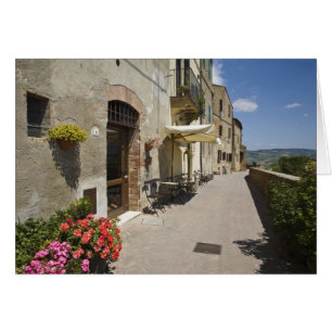 Italia, Toscana, Pienza. Camino exterior alrededor
