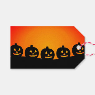 Jack o' Lanterns en una etiqueta de regalo de fila