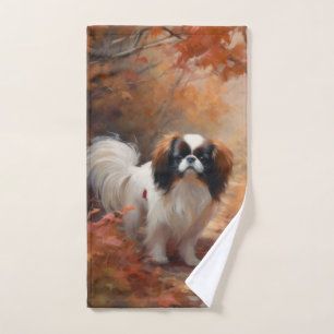 Japanese Chin en las hojas de otoño caen Inspiran