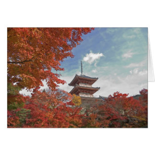 Japón, Kyoto, Pagoda en color de otoño