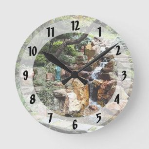 Jardín japonés en el reloj de pared del otoño