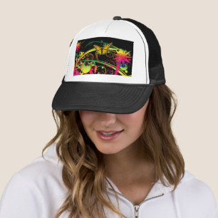 Jardín mágico con sombrero de camionero de maripos
