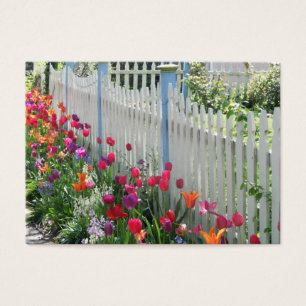 Jardín Tulips Alrededor de la cerca de la pista de