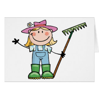 Jardinero rubio ligero con el gorra rosado