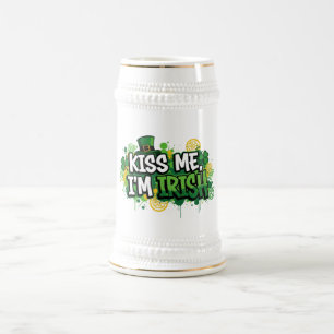 Jarra De Cerveza Bésame soy el Día de San Patricio Irlandés