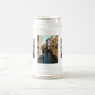 Jarra De Cerveza Canal tranquilo en Venecia, Italia