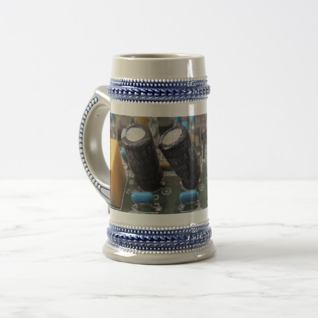 Jarra De Cerveza Circuito Gris/Azul 22 oz Stein (Anverso izquierdo)
