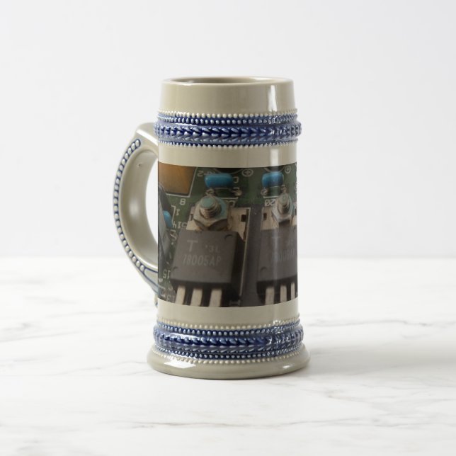 Jarra De Cerveza Circuito Gris/Azul 22 oz Stein (Anverso izquierdo)