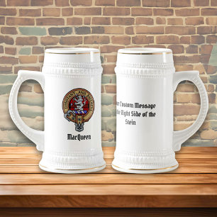 Jarra De Cerveza Clan MacQueen Crest sobre Tartán