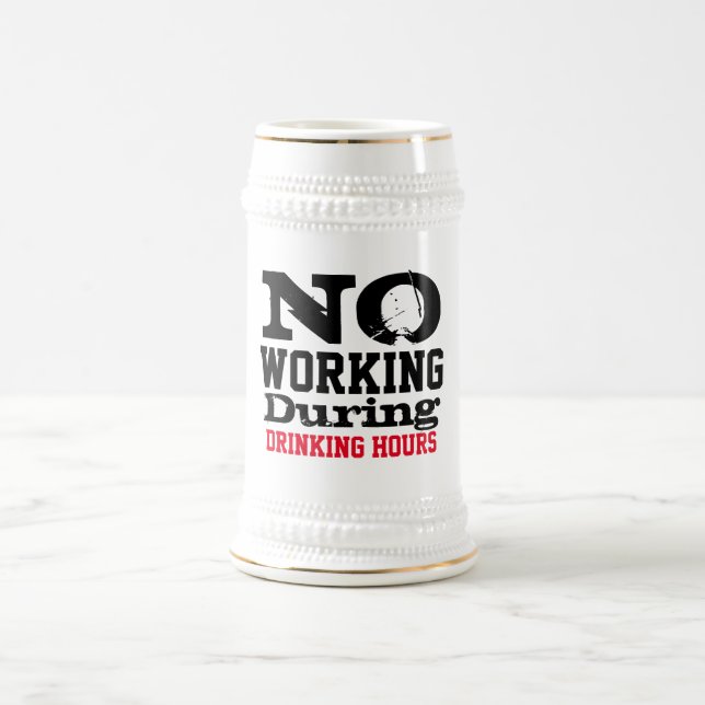 Jarra De Cerveza Elevar una tostada en estilo, trabajo divertido, h (Centro)