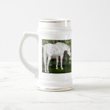 Escena de fantasía de caballo blanco impresionante