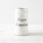 Jarra De Cerveza Feliz Tipografía de Oro Hanukkah Elegante Chanukah<br><div class="desc">Feliz Hanukkah Golden Text Typography Elegante Festival Chanukah de la celebración de las luces Beer Stein Mug</div>