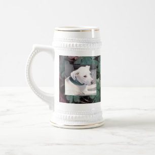 Jarra De Cerveza Foto de Cute White Puppy Perro Shamrock Clovers