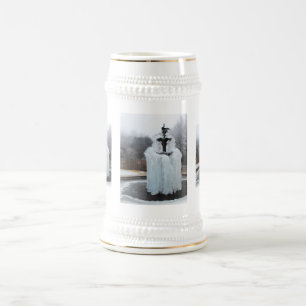 Jarra De Cerveza Fuente congelada en invierno