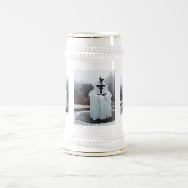 Jarra De Cerveza Fuente congelada en invierno (Centro)