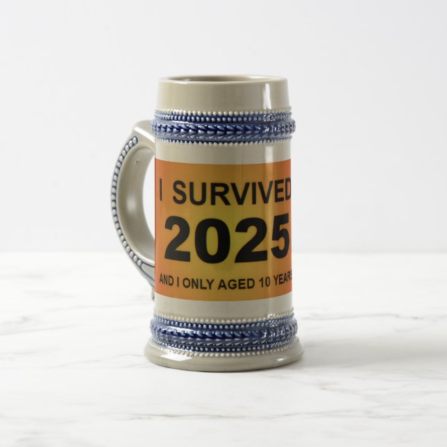 Jarra De Cerveza I Survived 2025  (Anverso izquierdo)