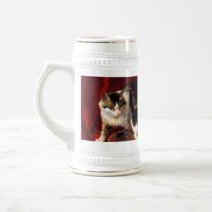 Jarra De Cerveza Madre gata y gatitos en la mesa