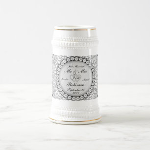 Jarra De Cerveza Modelo de la boda del monograma de dos corazones