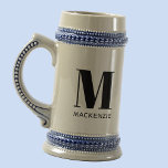 Jarra De Cerveza Monograma Nombre inicial simple<br><div class="desc">Moderna tipografía minimalista monograma diseño inicial de nombre que se puede cambiar para personalizar.</div>