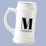 Jarra De Cerveza Monograma Nombre inicial simple<br><div class="desc">Moderna tipografía minimalista monograma diseño inicial de nombre que se puede cambiar para personalizar.</div>