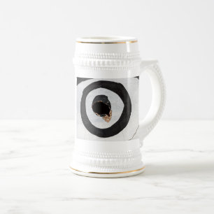 Jarra De Cerveza objetivo se desgarra