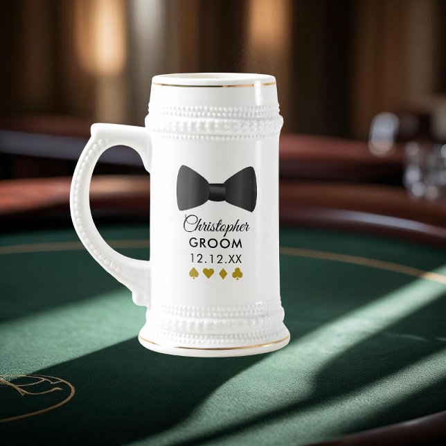 Jarra de cerveza para la noche de póquer del nombr (It’s perfect for a classy bachelor night with a casino twist. Raise a toast to the groom-to-be!)