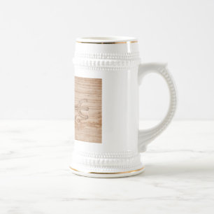 Jarra De Cerveza Rueda de viking sobre madera rota