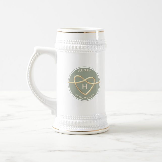 Jarra De Cerveza Sage Green Groomsmen Beer Stein con corazón de oro (Izquierda)