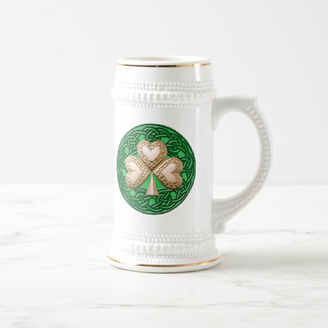 Jarra De Cerveza Shamrock de oro sobre nudos celtas Mug (Derecha)